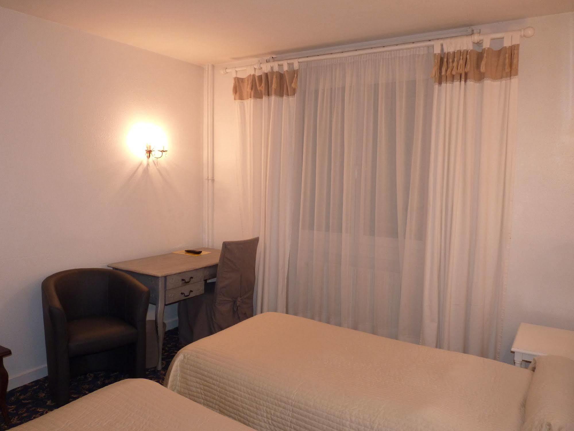 Hotel Victor Hugo 2*